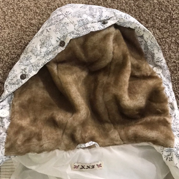 Fun pattern Puffy Vest - Picture 3 of 5